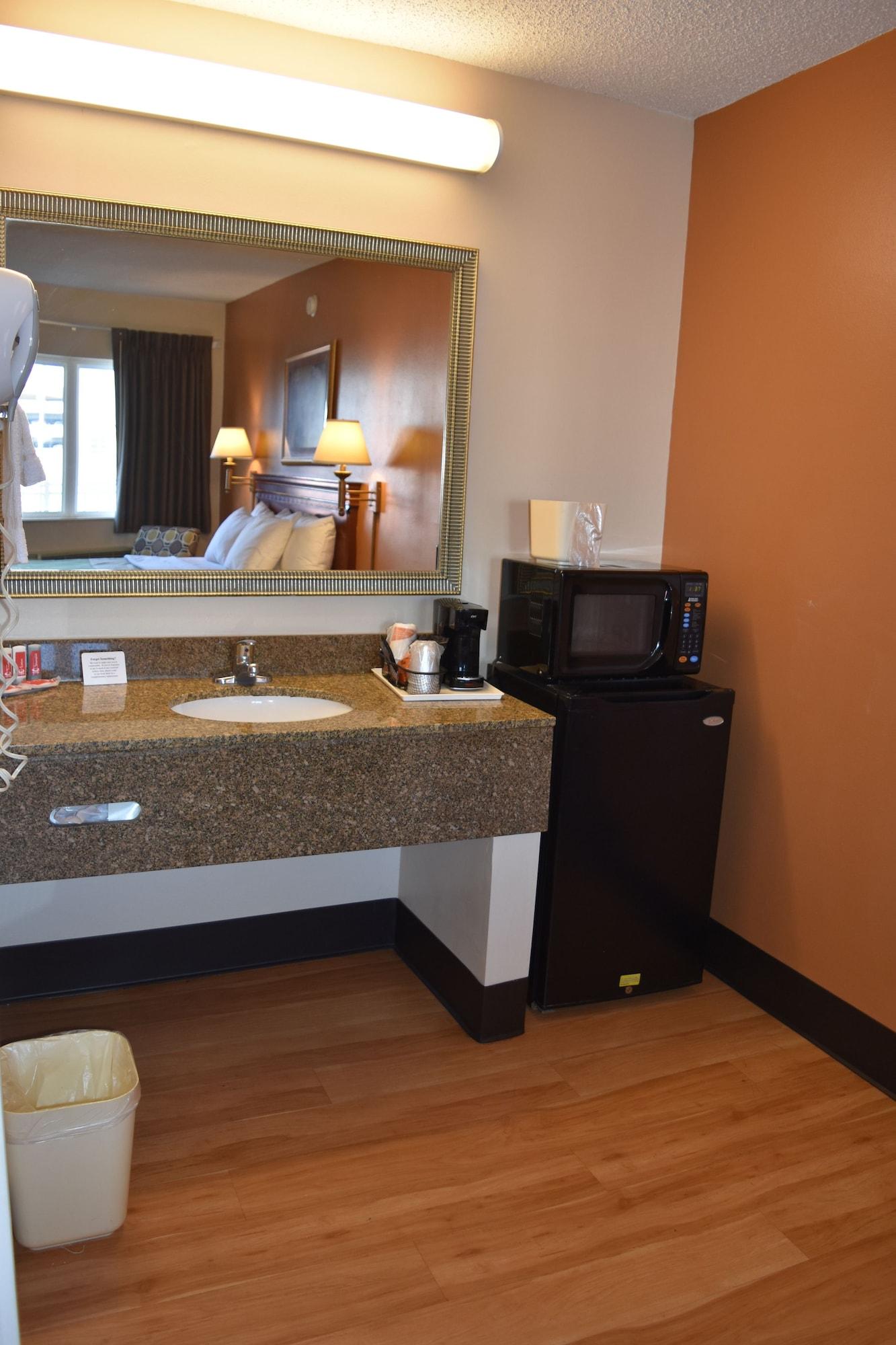 Econo Lodge Downtown Луисвил Екстериор снимка