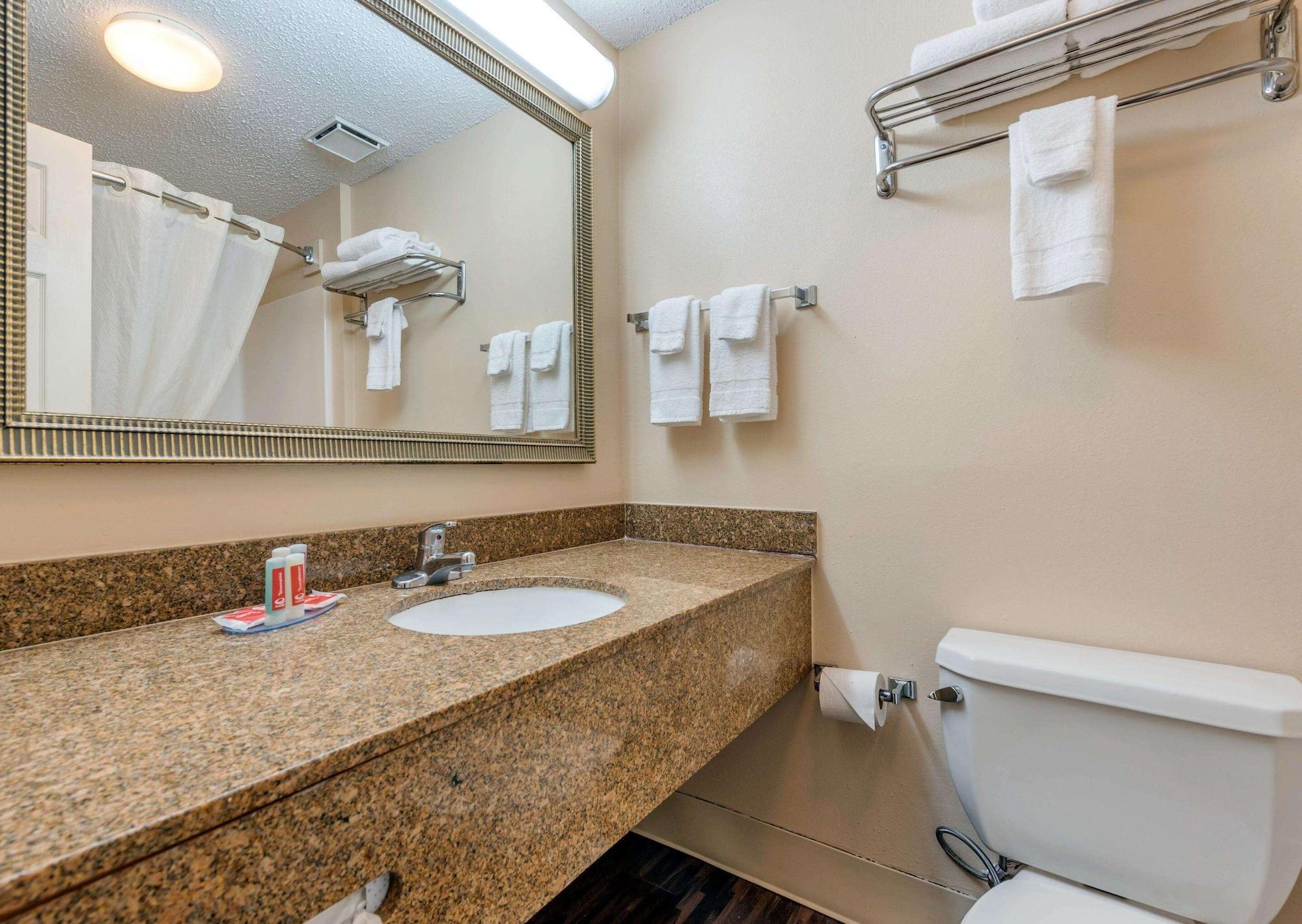 Econo Lodge Downtown Луисвил Екстериор снимка