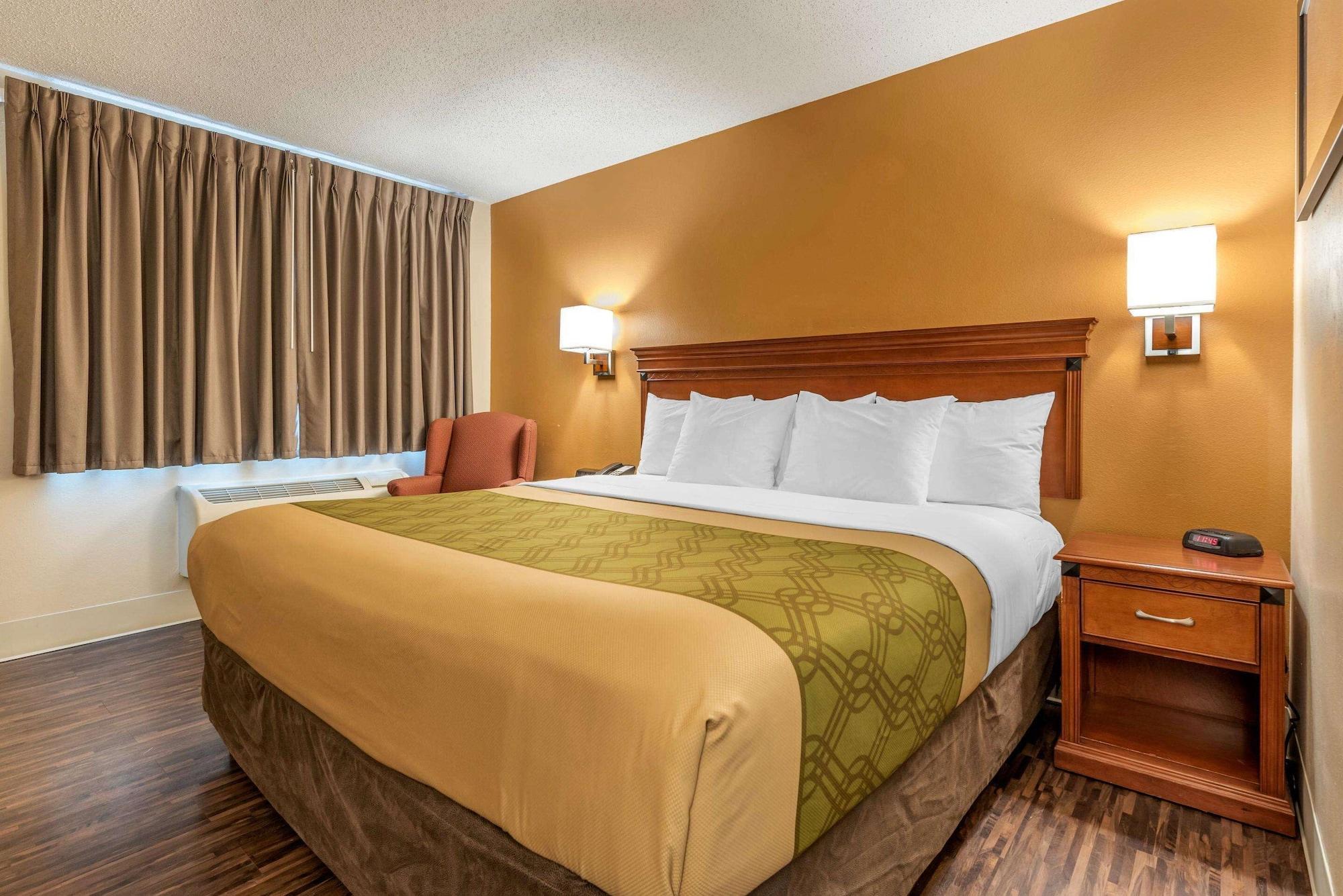 Econo Lodge Downtown Луисвил Екстериор снимка