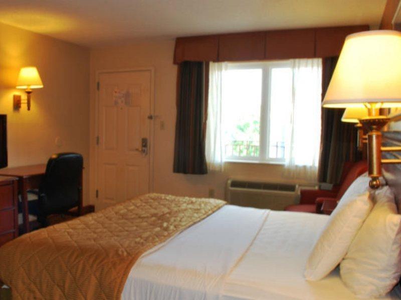 Econo Lodge Downtown Луисвил Екстериор снимка