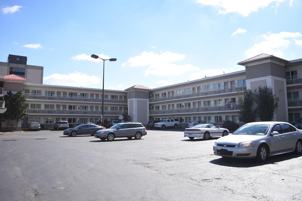 Econo Lodge Downtown Луисвил Екстериор снимка