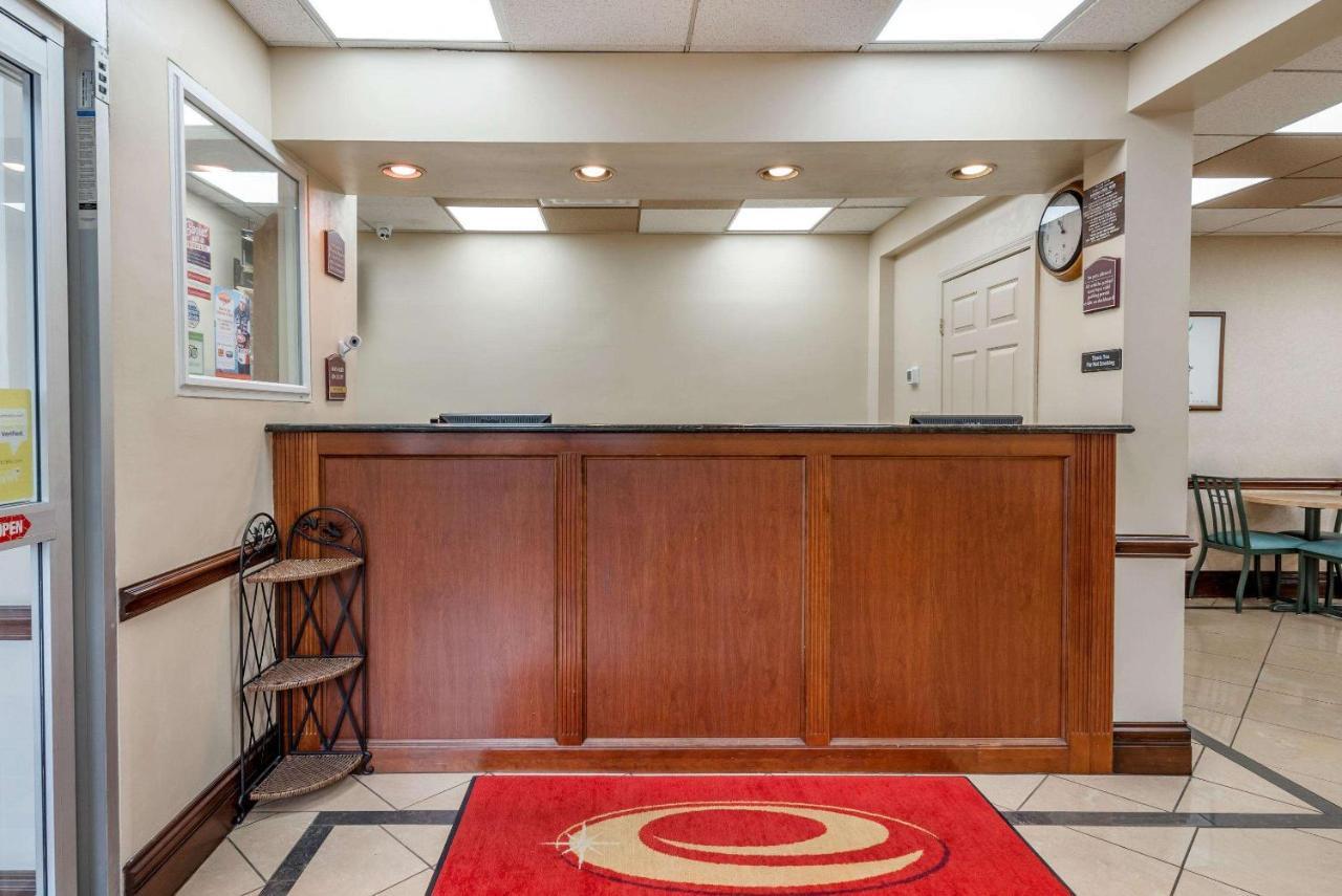Econo Lodge Downtown Луисвил Екстериор снимка